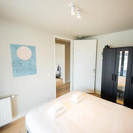 Cool 3 Bedroom Serviced 68m2 Apartment *