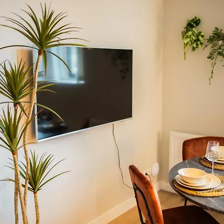 Cool 3 Bedroom Serviced 68m2