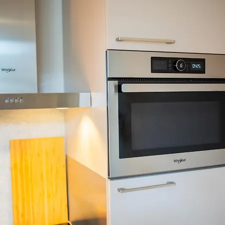 Apartment Cool 3 Bedroom Serviced 68m2