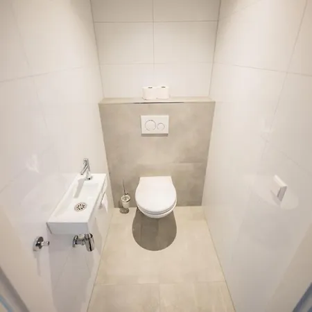 Apartment Cool 3 Bedroom Serviced 68m2