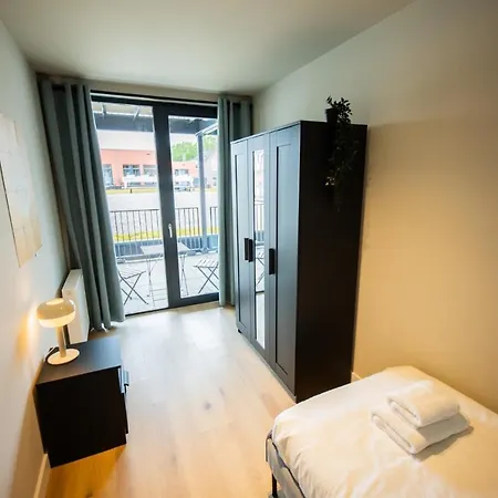 Cool 3 Bedroom Serviced 68m2 *